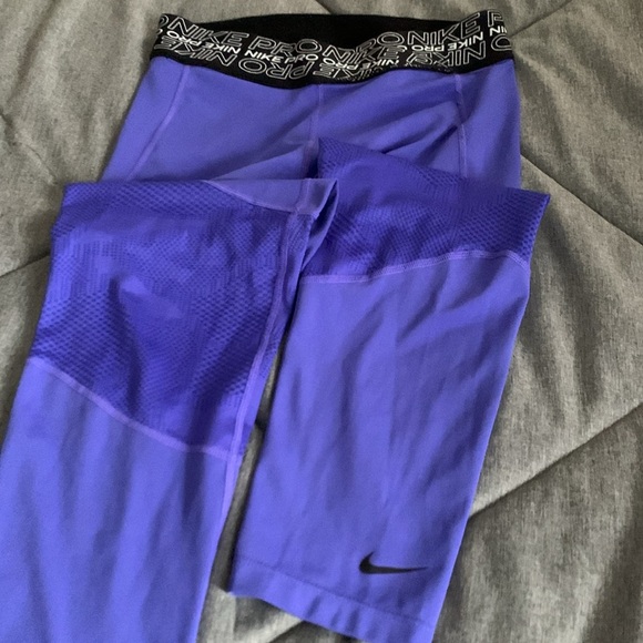 Nike Pro Dri-Fit Crop Length Leggings - Picture 3 of 4